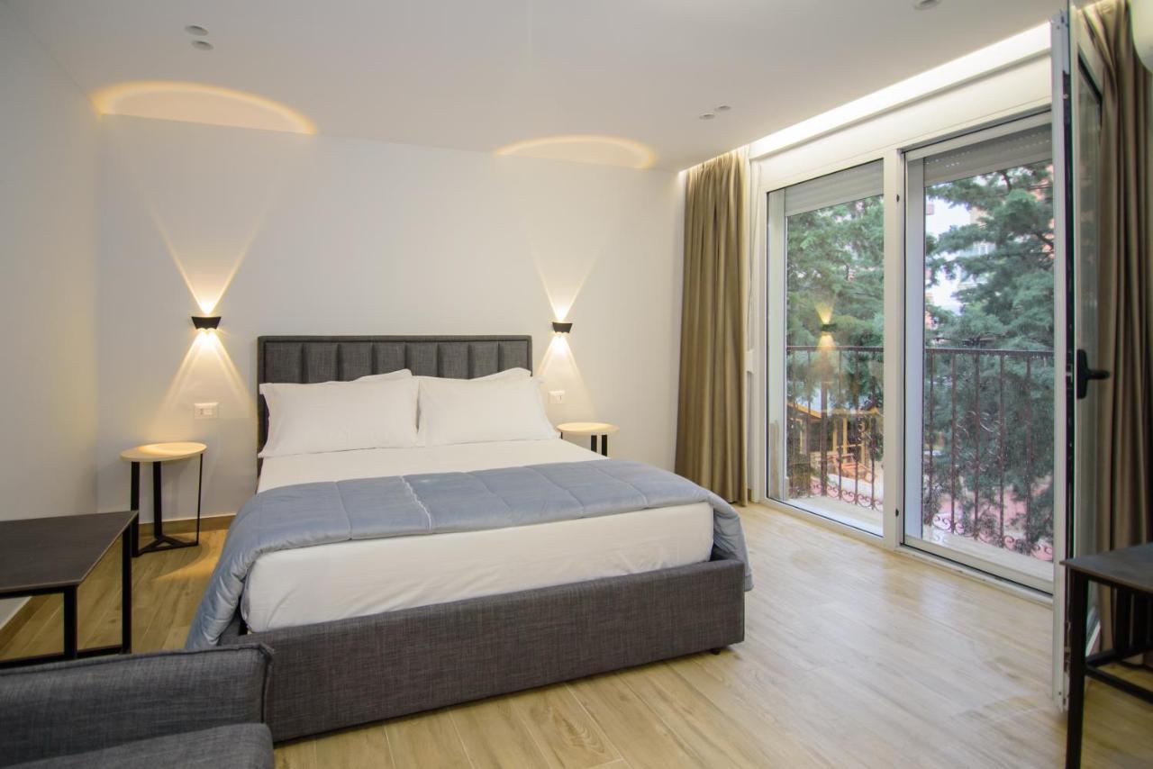 Palm Side Hotel Vlore Exterior photo