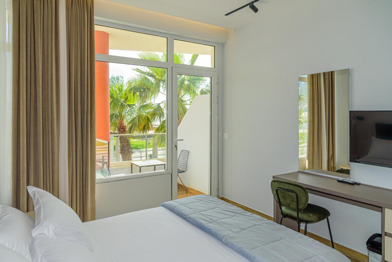Palm Side Hotel Vlore Exterior photo