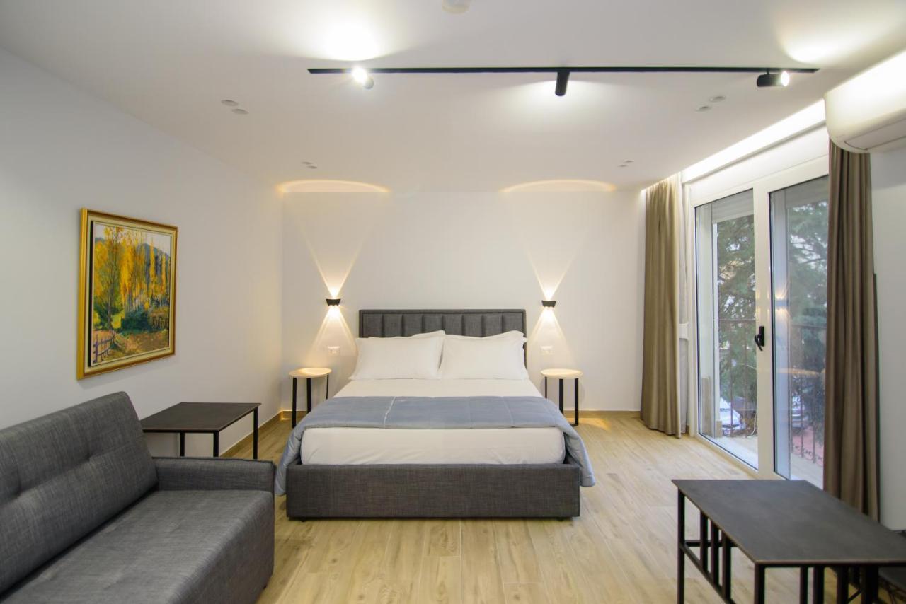 Palm Side Hotel Vlore Exterior photo