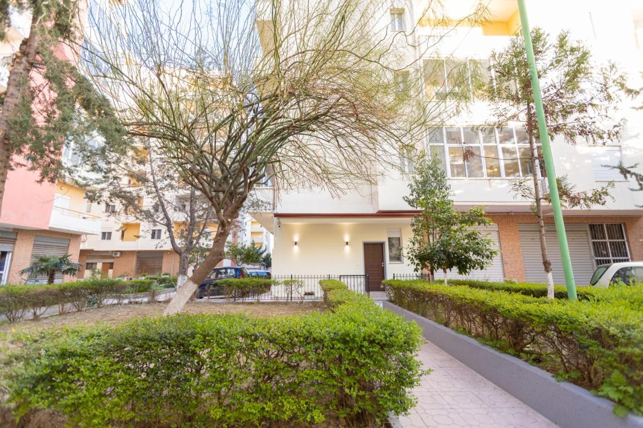 Palm Side Hotel Vlore Exterior photo